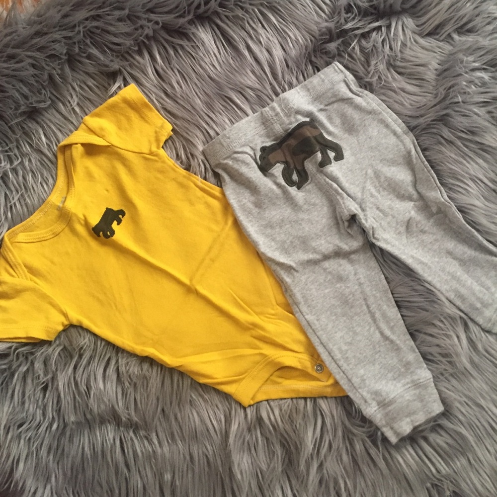 Carters 2 piece pant/onesie set - Bear 9M